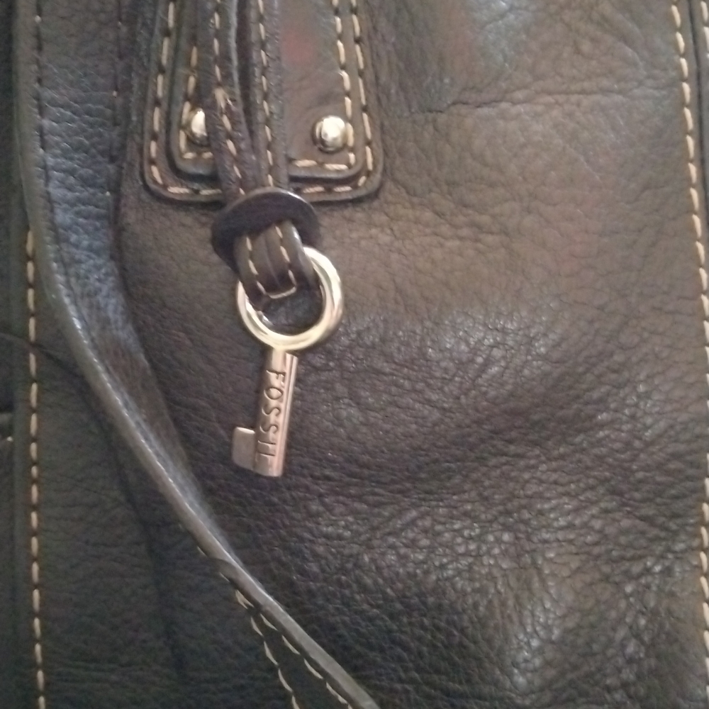 Fossil handbag leather